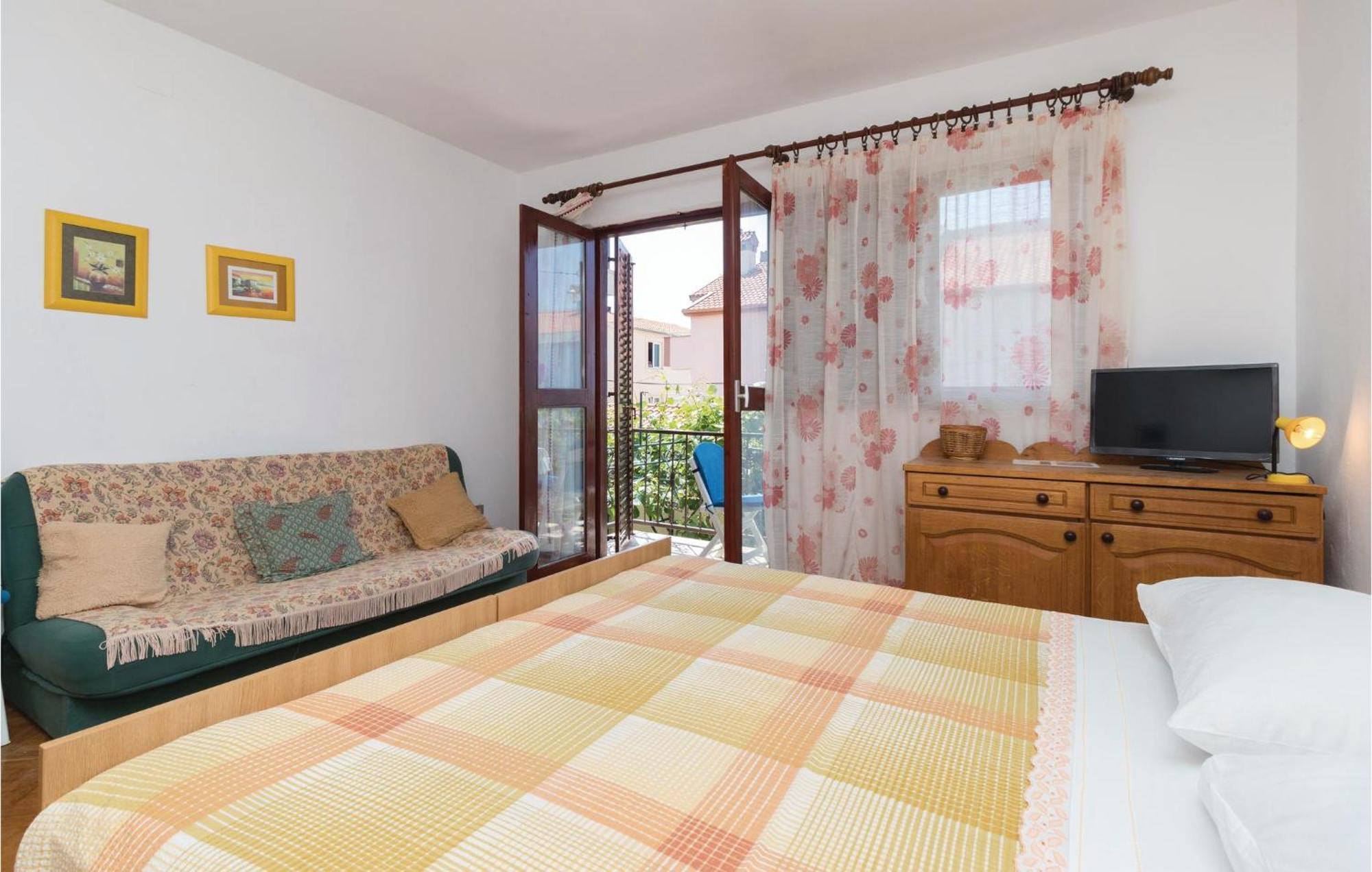 Nice Apartment In Zadar With Wifi ภายนอก รูปภาพ